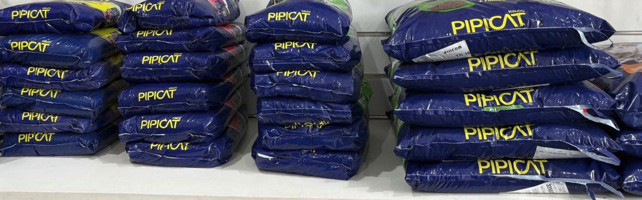 Produtos expostos na PETSMART petshop